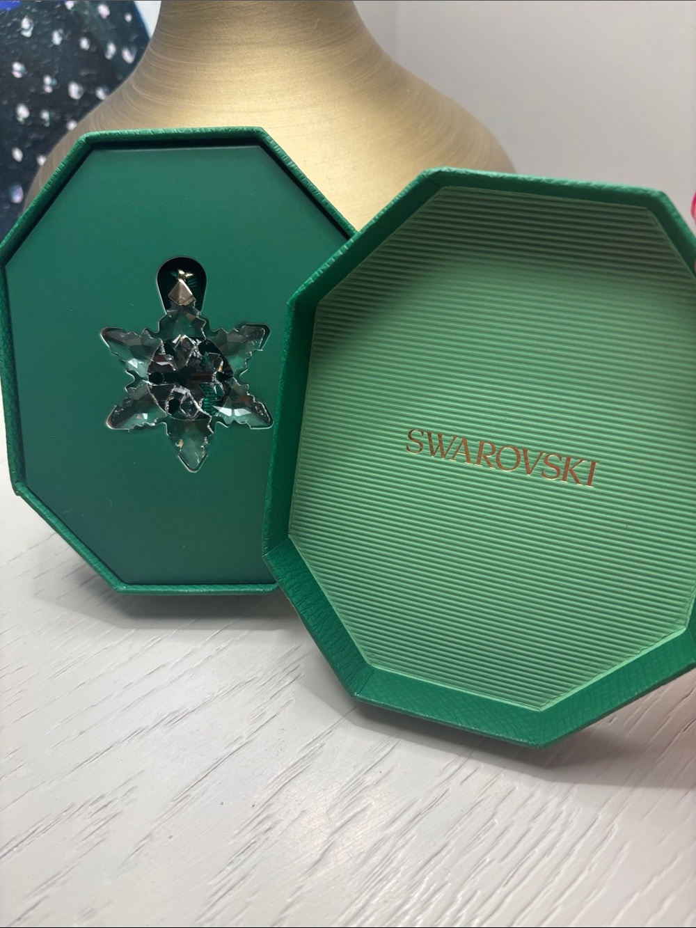 Swarovski 2024 Glistening Snowflake Annual Ornament — New In Box! - Picture 3 of 4